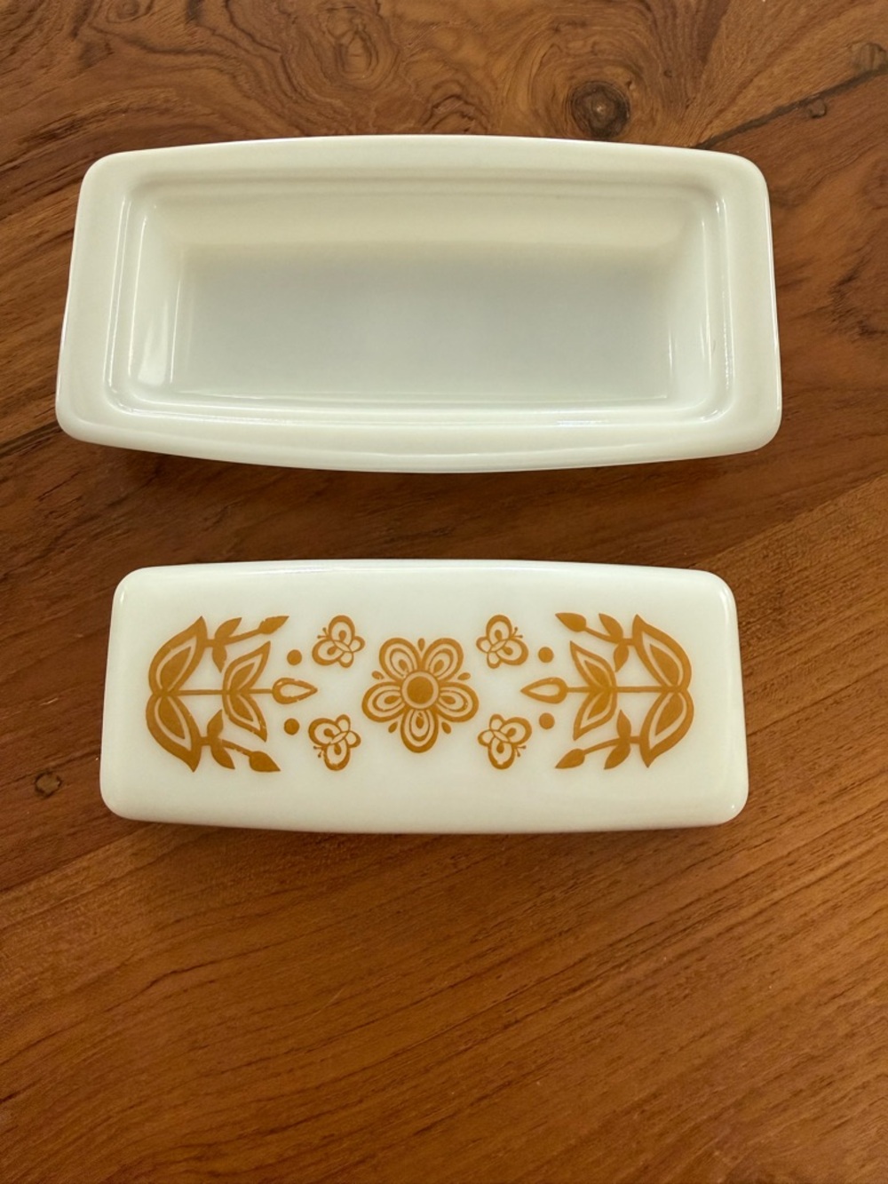 PYREX Butterfly Gold Butter Dish - Picture 2 of 5